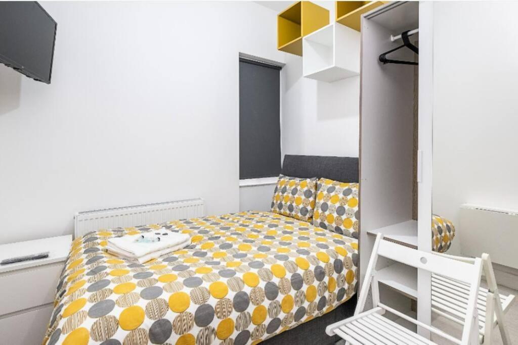 Boutique Modern Hotel Room For Two Near Tube And Bus Stations Лондон Экстерьер фото