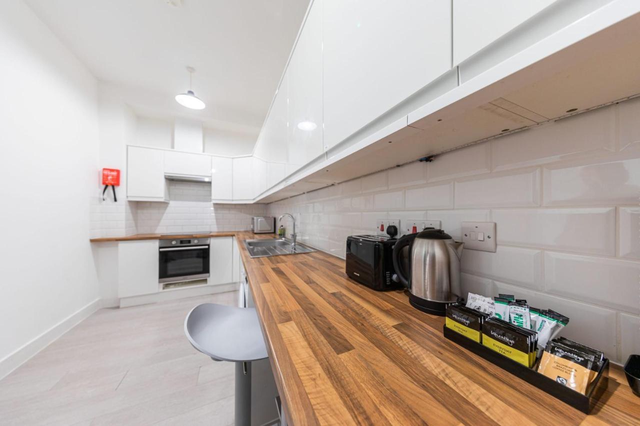 Boutique Modern Hotel Room For Two Near Tube And Bus Stations Лондон Экстерьер фото